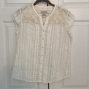 Orvis lace detailed cap sleeved button front blouse size small